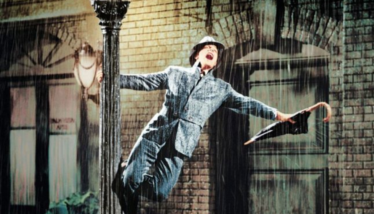 “Splendid Palace” sezonu noslēdz ar mūziklu “Singing in the Rain” (1952)