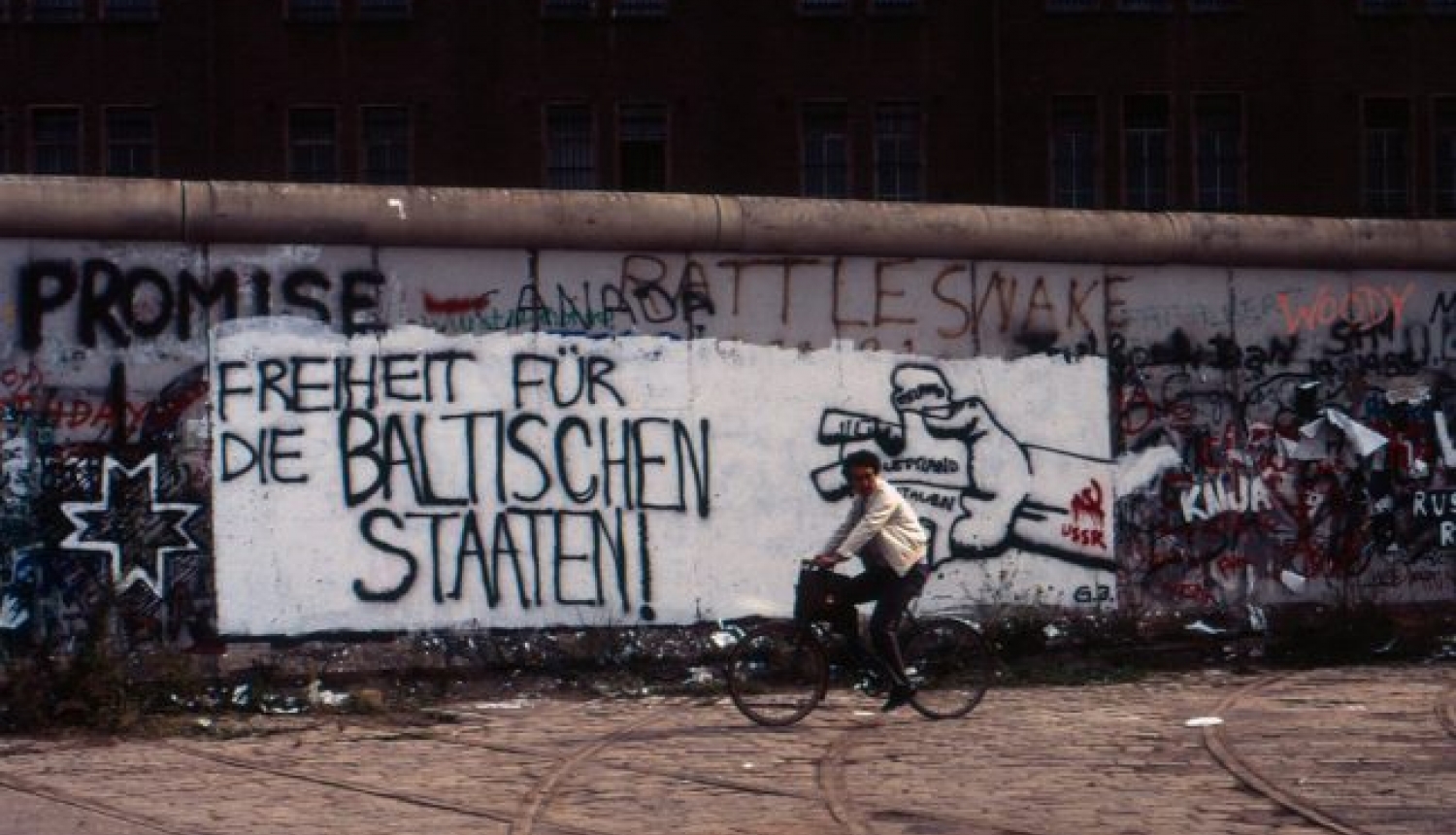 Berlīnes mūra krišanas jubilejā demonstrē Simtgades filmu “Paradīze ‘89”