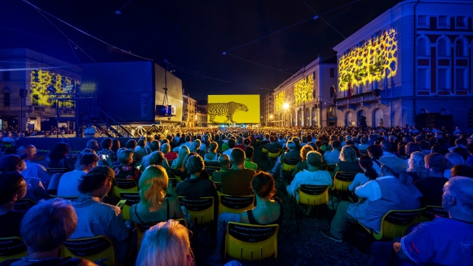 Lokarno brīvdabas seanss Piazza Grande