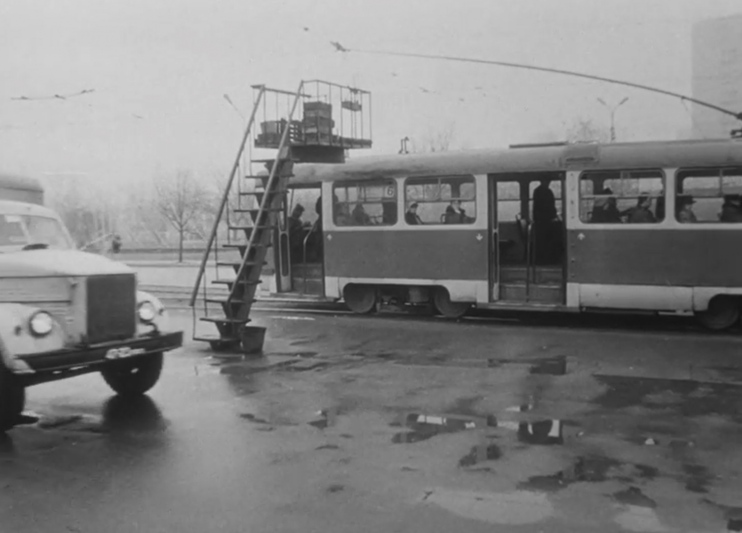 Kadrs no filmas "6. tramvajs"