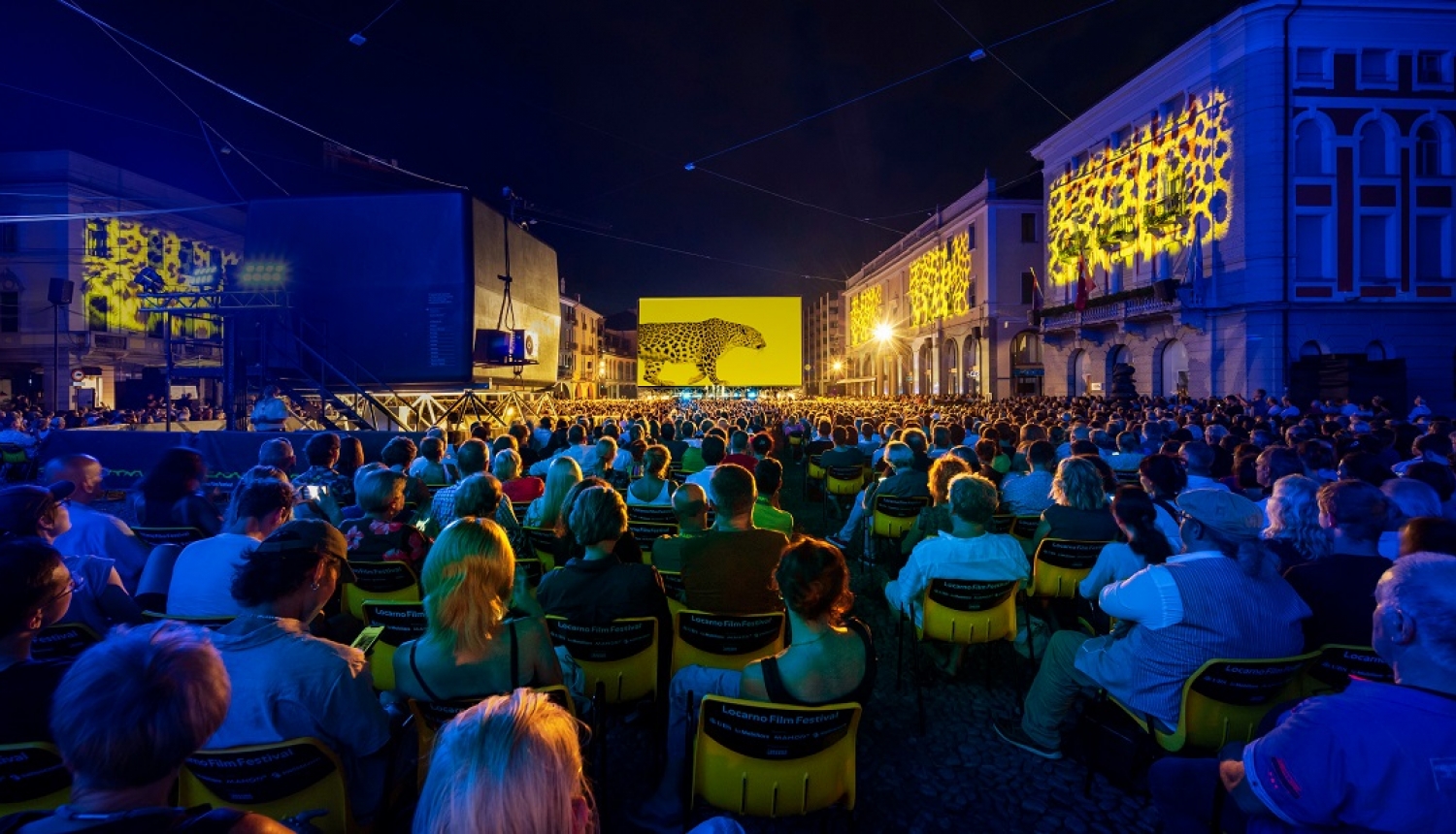 Lokarno brīvdabas seanss Piazza Grande